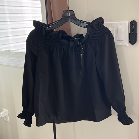 Black Off the Shoulder Marguerite Blouse
TUCKERNUCK - Picture 6 of 11